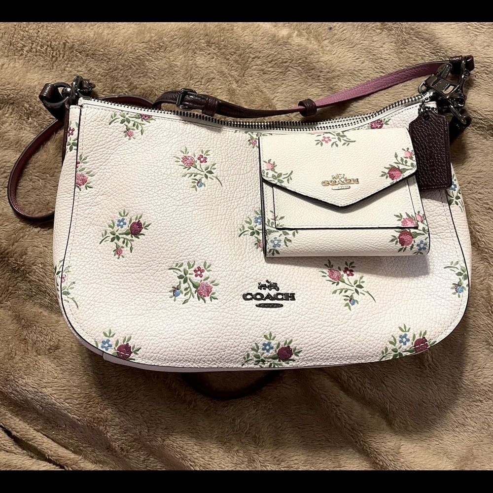 Coach tea rose purse crossbody